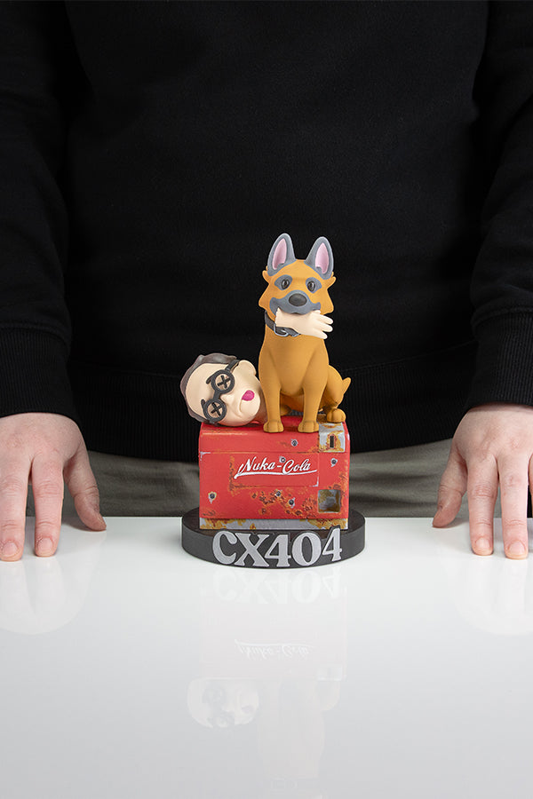 Alternative view of Fallout Series CX404 & Wilzig Vinyl Figure by Dark Horse