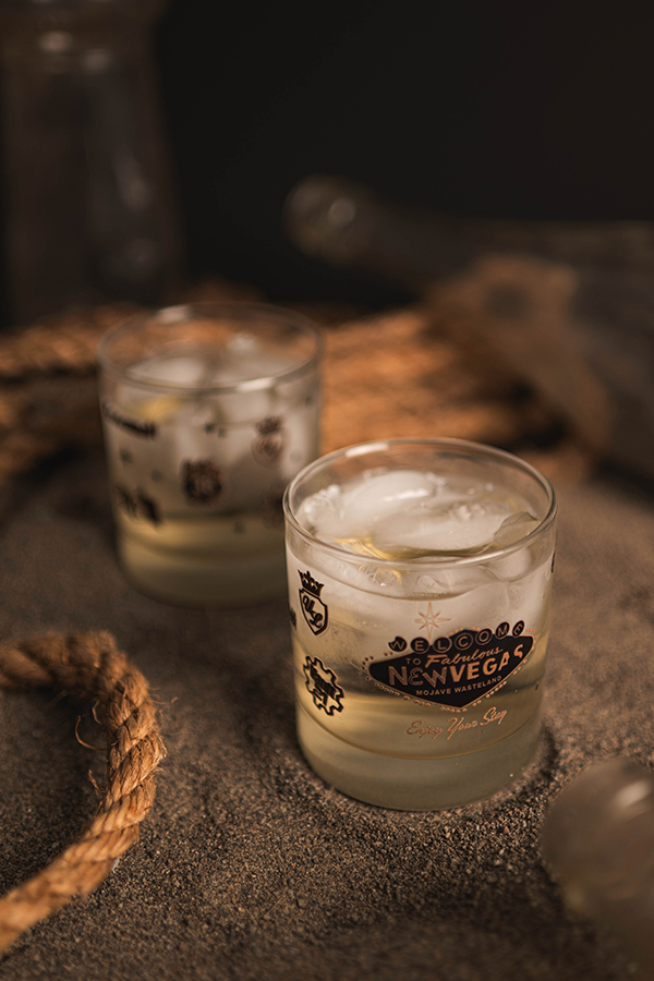 Alternative view of Fallout New Vegas Casinos Rocks Glass